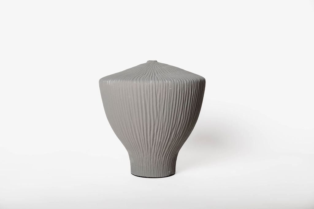 Florero Silueta Gris