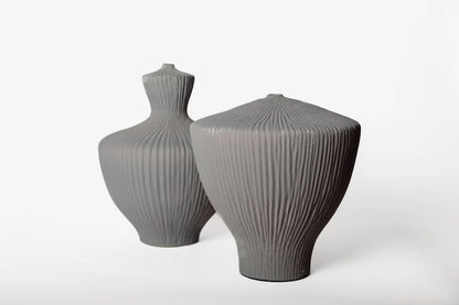 Florero Silueta Gris