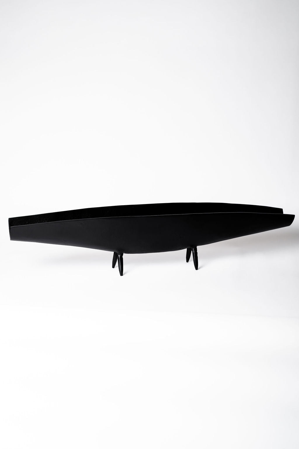 Barco Negro con Pedestal