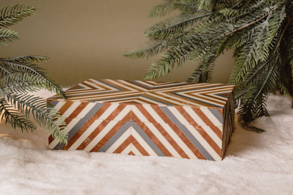 Caja Triangulos Cafe y Gris