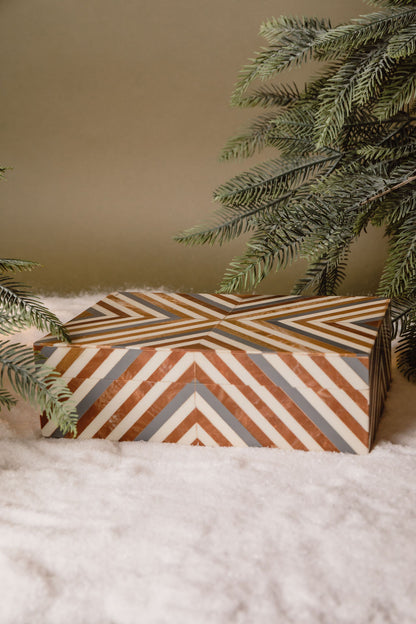 Caja Triangulos Cafe y Gris