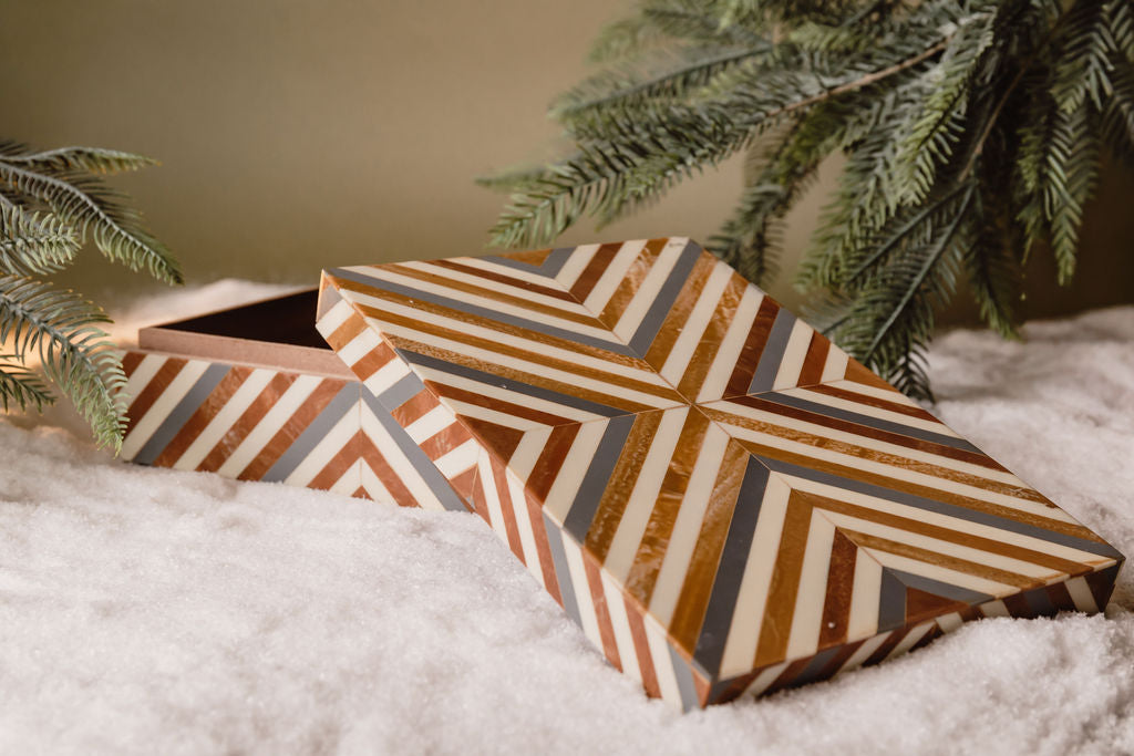 Caja Triangulos Cafe y Gris